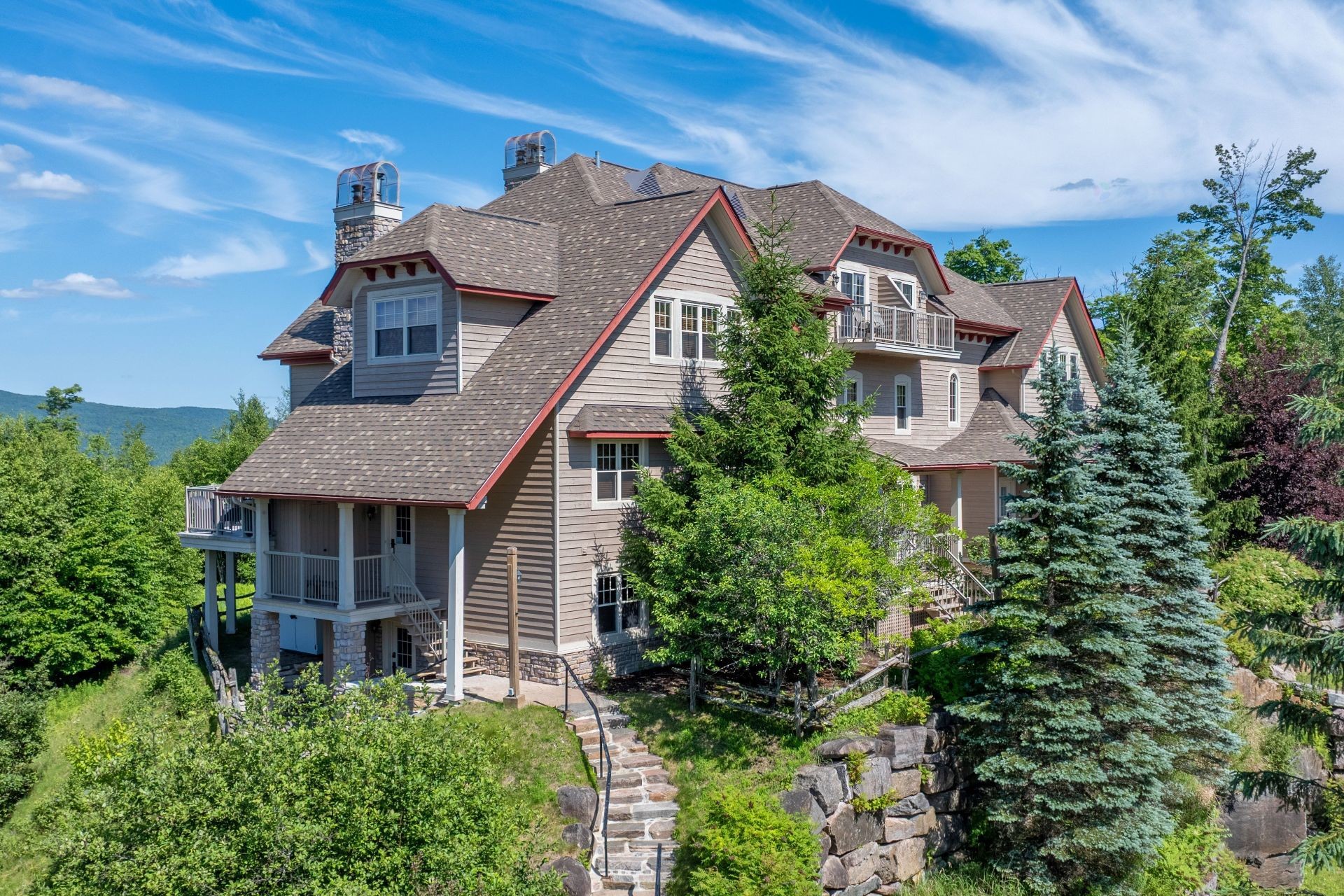 









225


Rue du Mont-Plaisant

, 2,
Mont-Tremblant,




QC
J8E1L2

