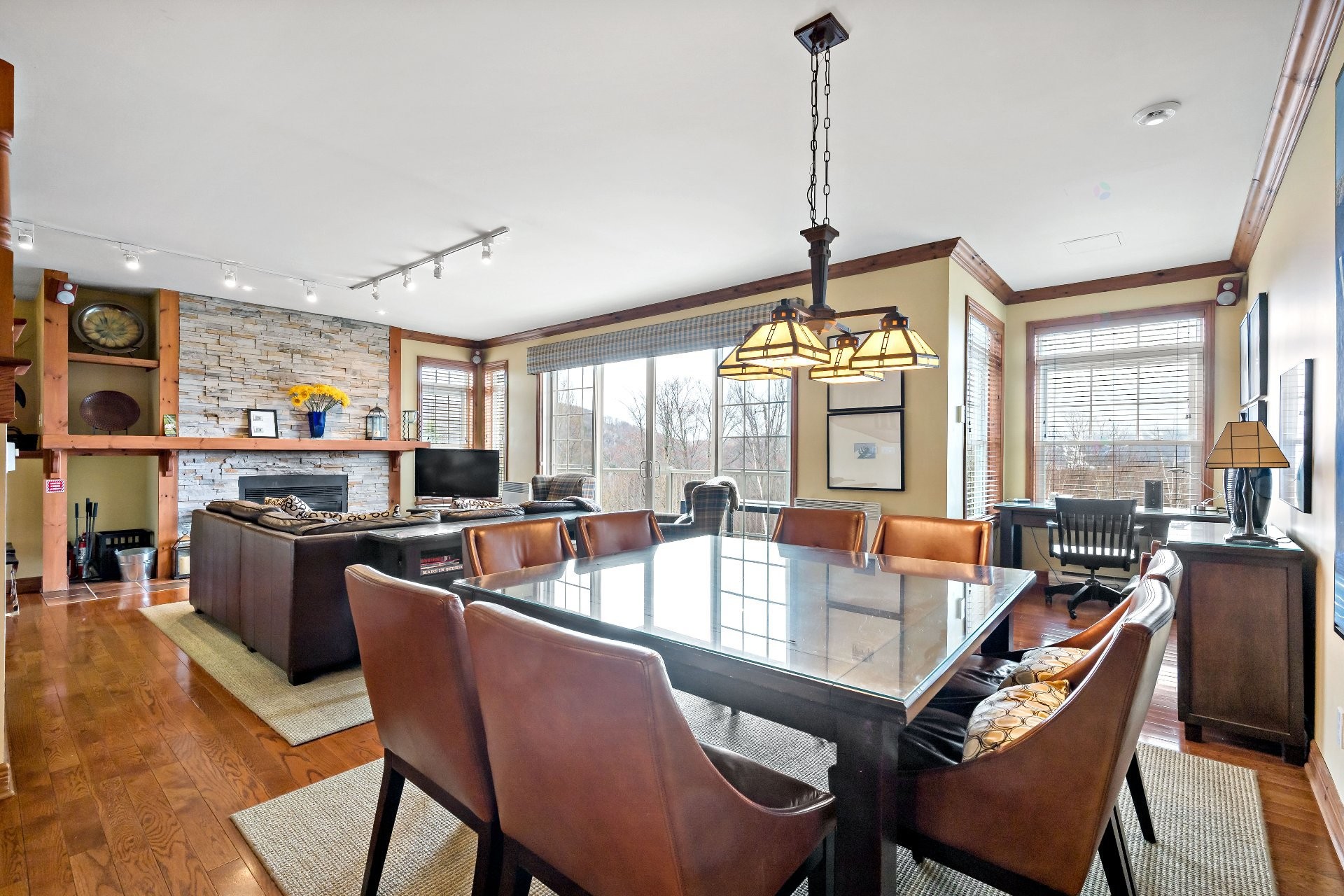 









225


Rue du Mont-Plaisant

, 2,
Mont-Tremblant,




QC
J8E1L2

