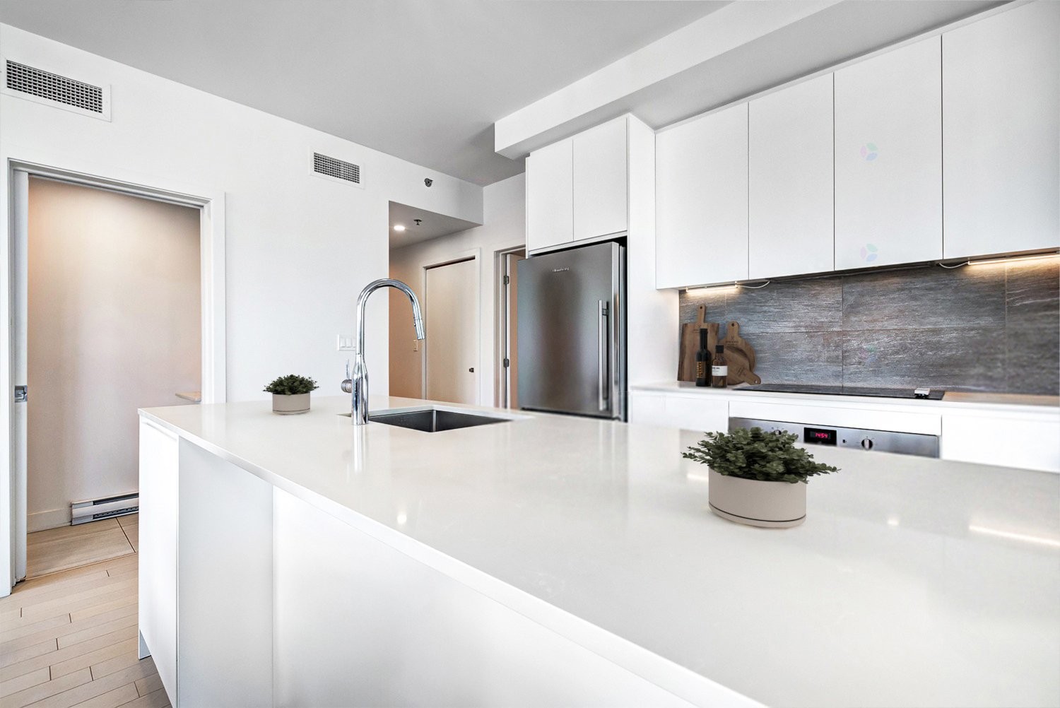 









2300


Rue Tupper

, 1602,
Montréal (Ville-Marie),




QC
H3H0B9

