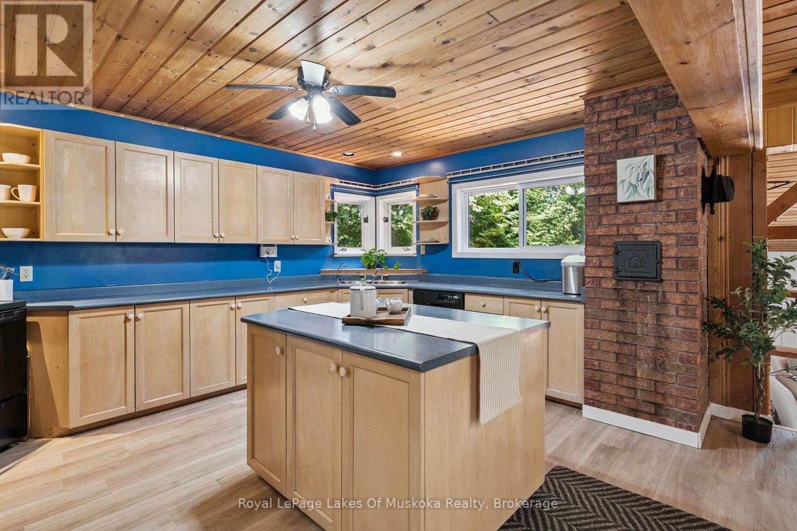 












1345 SINCLAIR TRAIL KAWAGAMA LAKE TRAIL

,
Algonquin Highlands (Sherborne),




Ontario
P0A1E0

