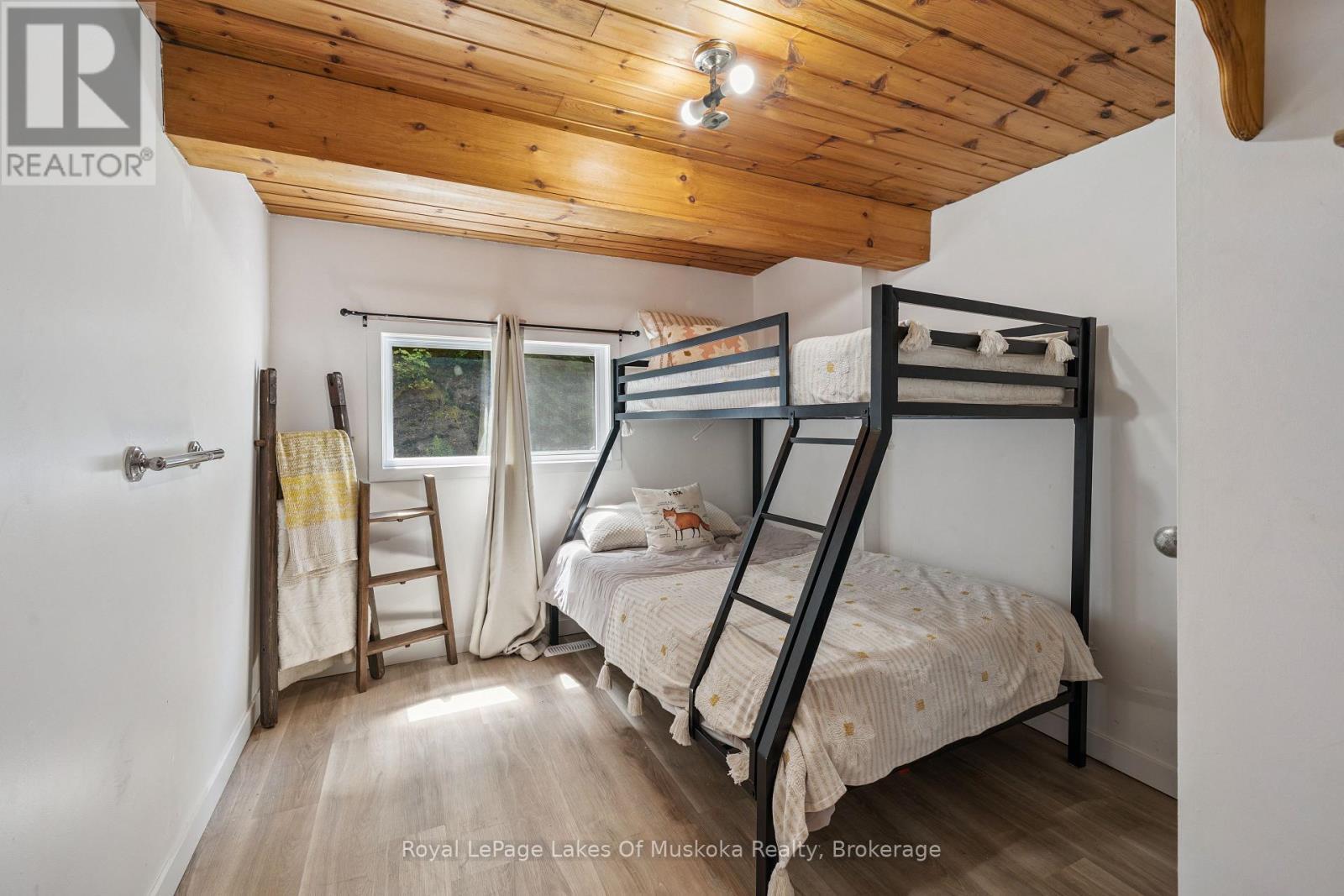 












1345 SINCLAIR TRAIL KAWAGAMA LAKE TRAIL

,
Algonquin Highlands (Sherborne),




Ontario
P0A1E0

