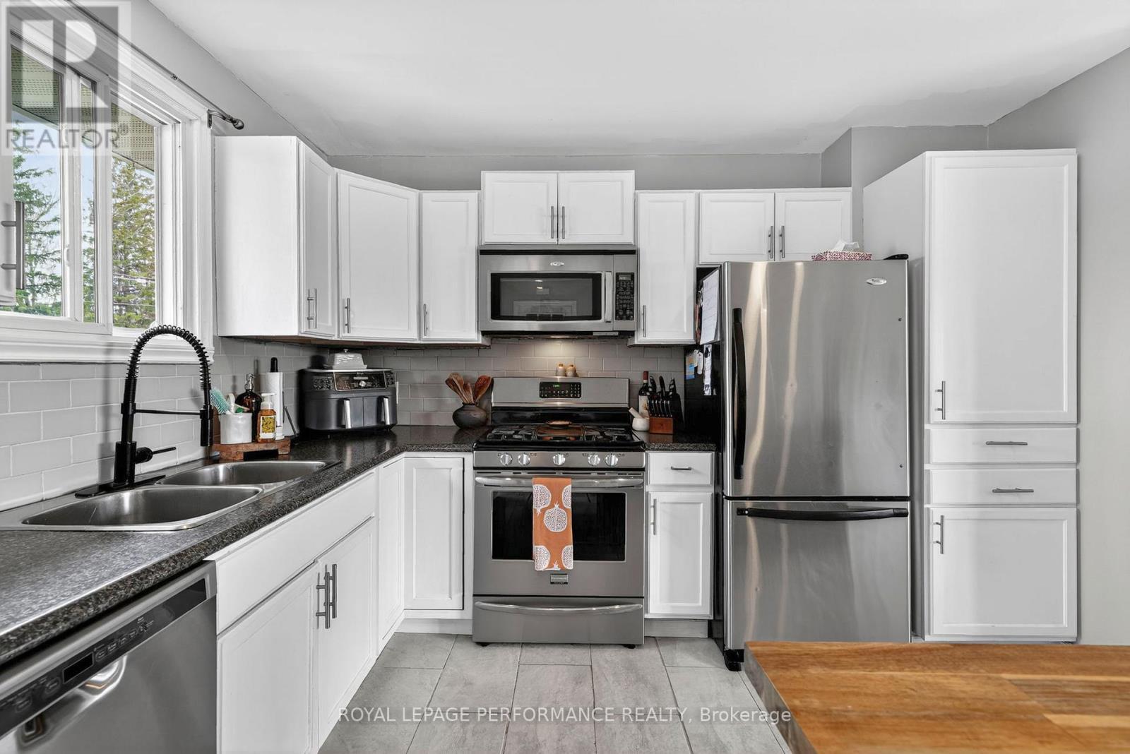 












17406 COUNTY 18 ROAD

,
South Stormont,




Ontario
K0C2A0

