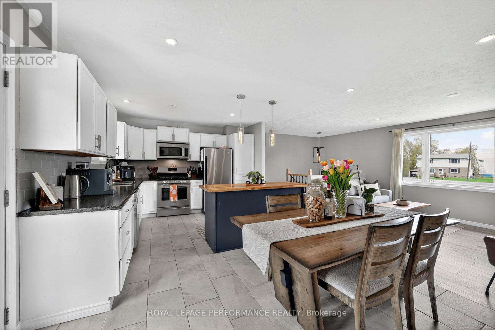 












17406 COUNTY 18 ROAD

,
South Stormont,




Ontario
K0C2A0


