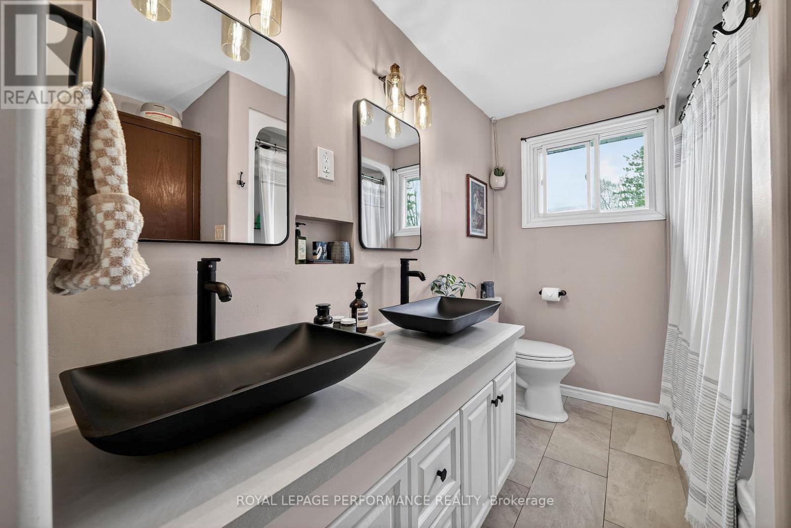 












17406 COUNTY 18 ROAD

,
South Stormont,




Ontario
K0C2A0

