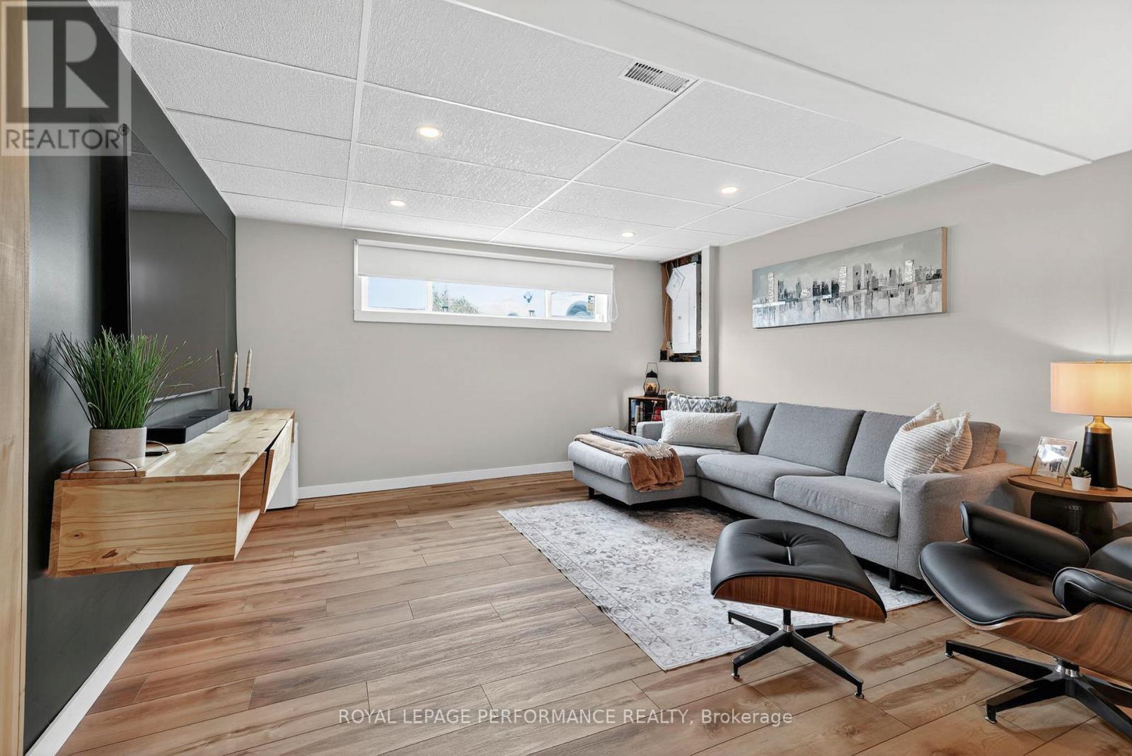 












17406 COUNTY 18 ROAD

,
South Stormont,




Ontario
K0C2A0

