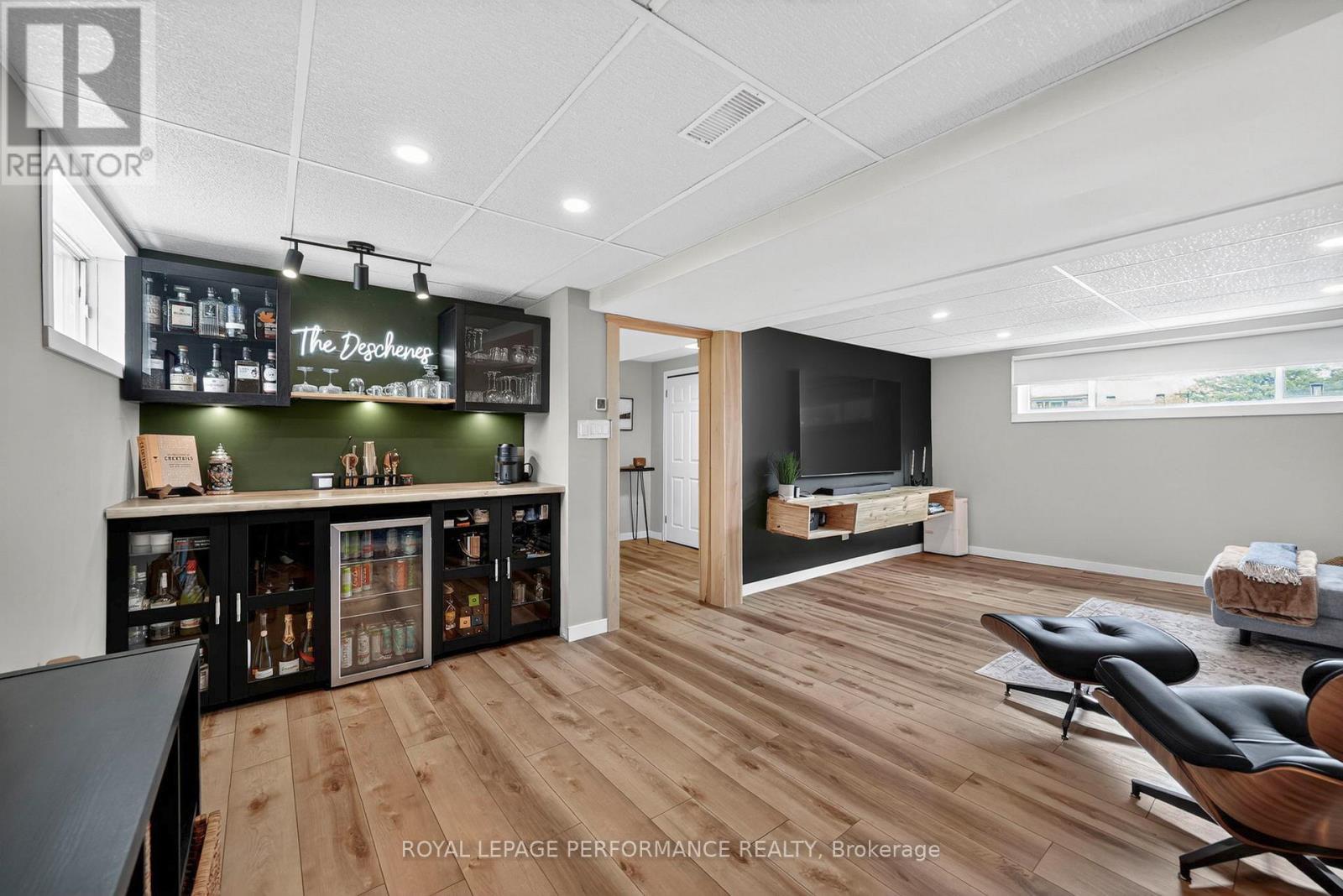 












17406 COUNTY 18 ROAD

,
South Stormont,




Ontario
K0C2A0

