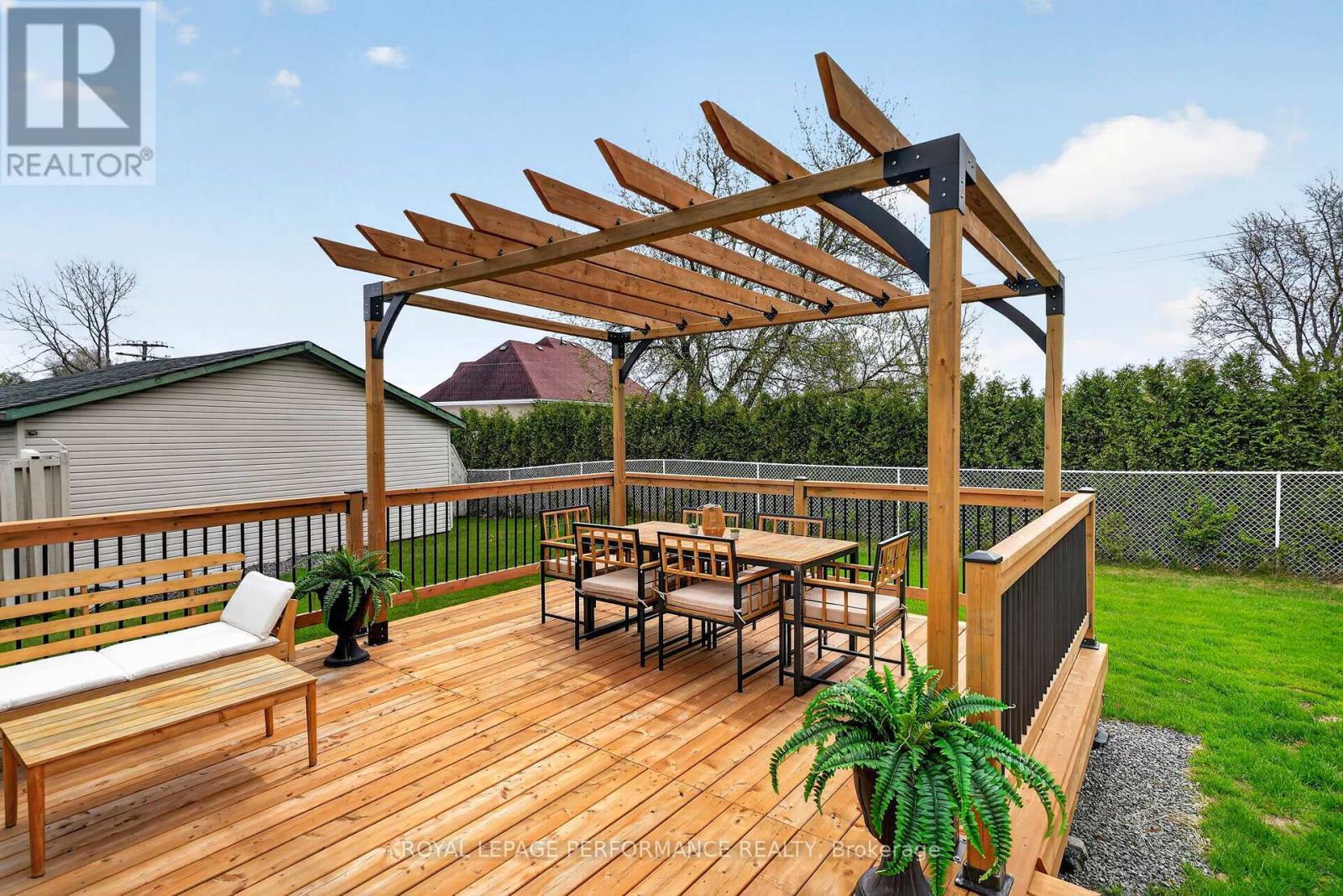 












17406 COUNTY 18 ROAD

,
South Stormont,




Ontario
K0C2A0

