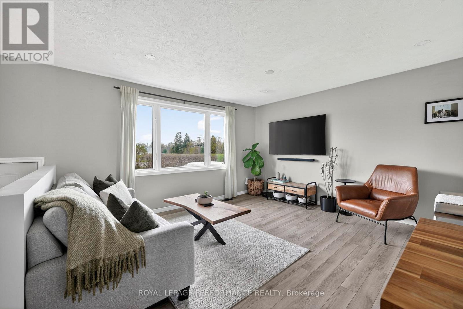 












17406 COUNTY 18 ROAD

,
South Stormont,




Ontario
K0C2A0

