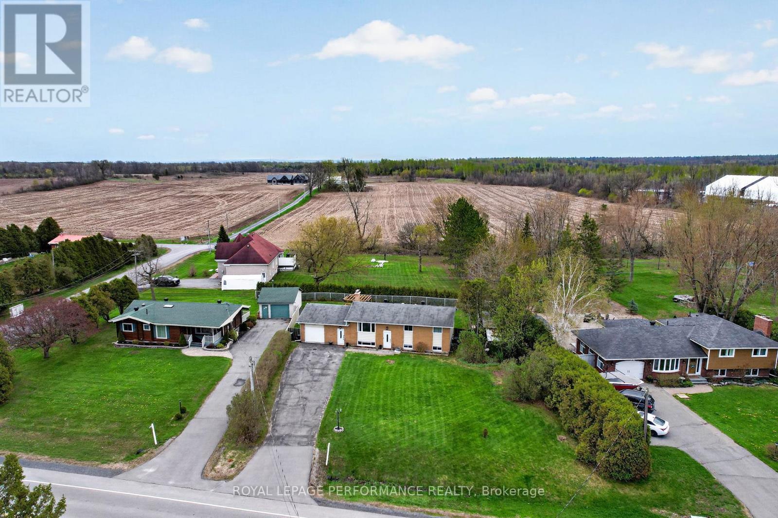 












17406 COUNTY 18 ROAD

,
South Stormont,




Ontario
K0C2A0


