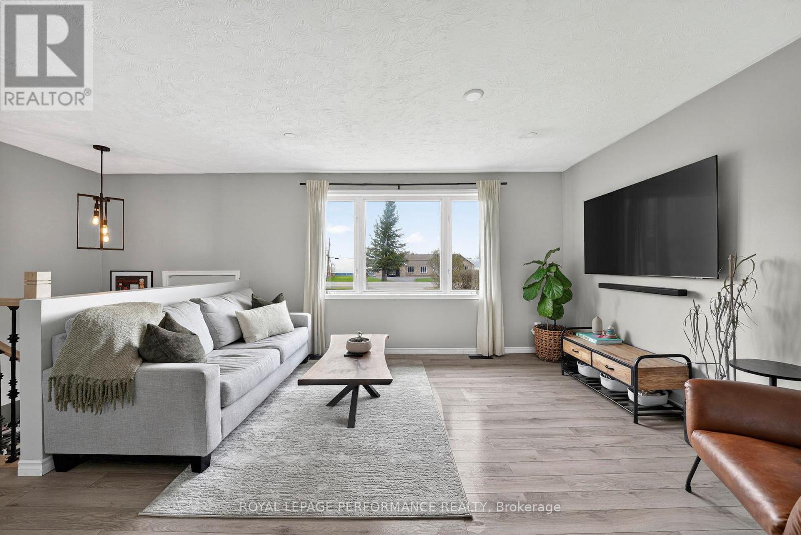 












17406 COUNTY 18 ROAD

,
South Stormont,




Ontario
K0C2A0

