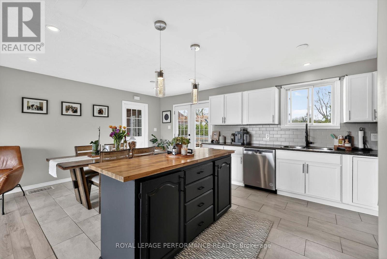 












17406 COUNTY 18 ROAD

,
South Stormont,




Ontario
K0C2A0

