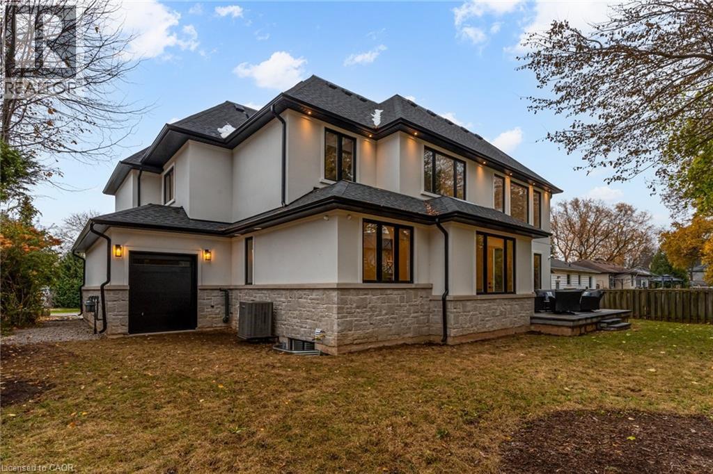 












102 CUMMING Court

,
Ancaster,




Ontario
L9G1V3

