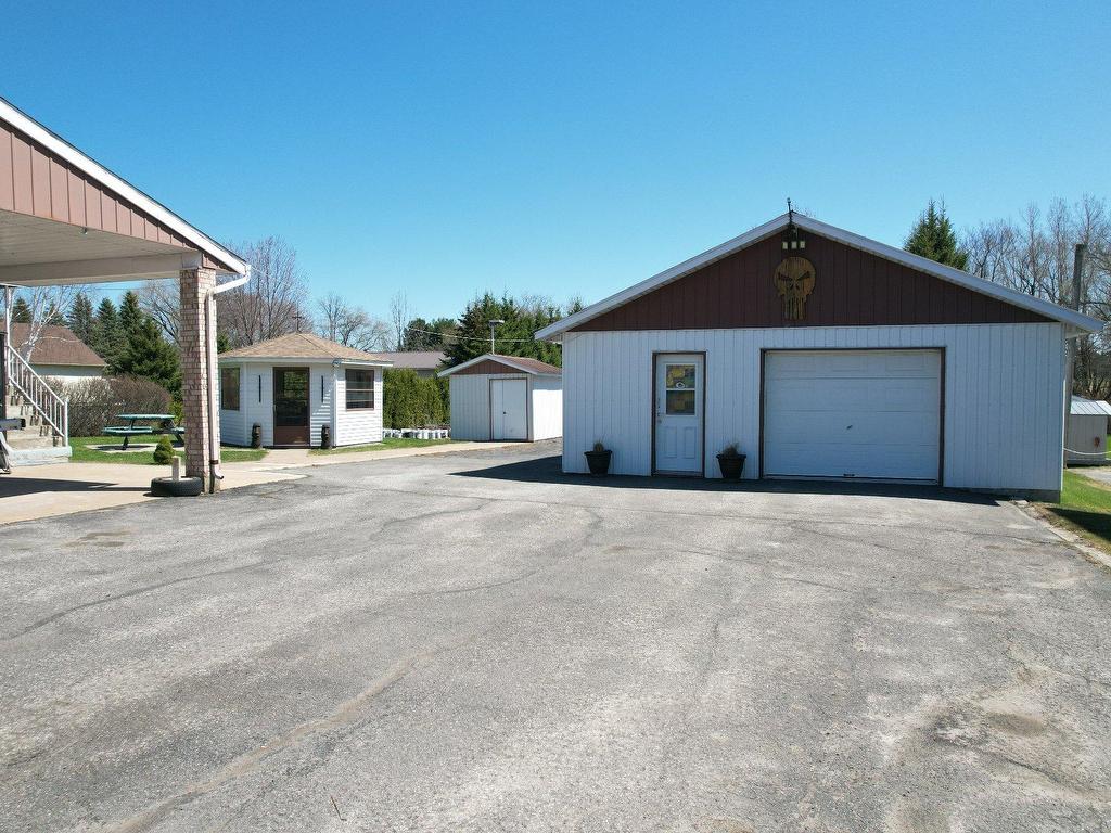 









1402


Route 158

,
Saint-Thomas,




QC
J0K3L0

