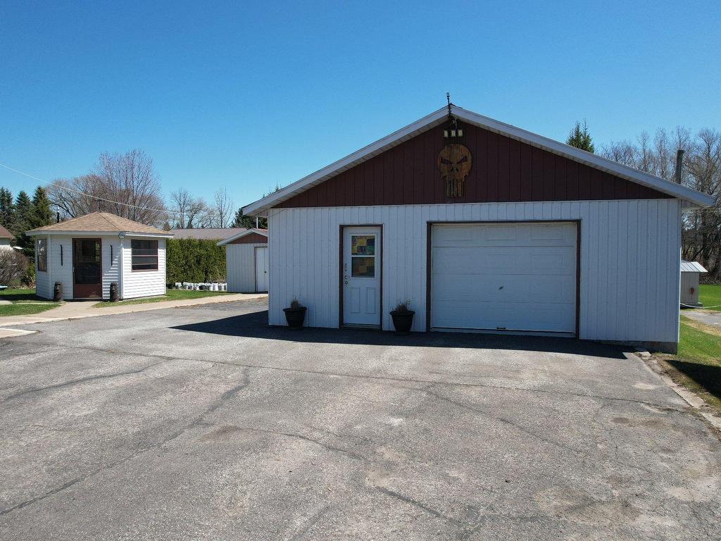 









1402


Route 158

,
Saint-Thomas,




QC
J0K3L0

