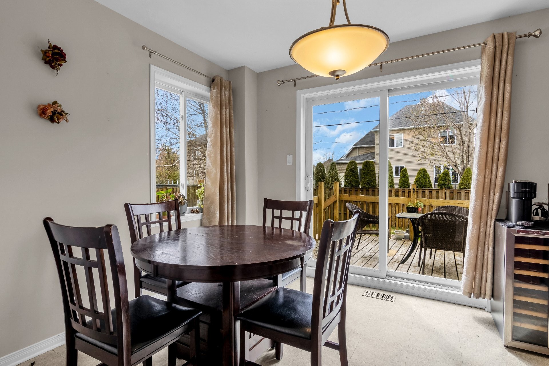 









20


Rue Marie-Marthe-Daoust

,
Notre-Dame-de-l'Île-Perrot,




QC
J7V9Y9

