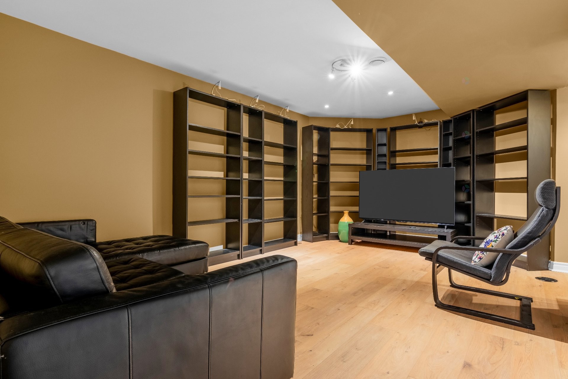 









20


Rue Marie-Marthe-Daoust

,
Notre-Dame-de-l'Île-Perrot,




QC
J7V9Y9

