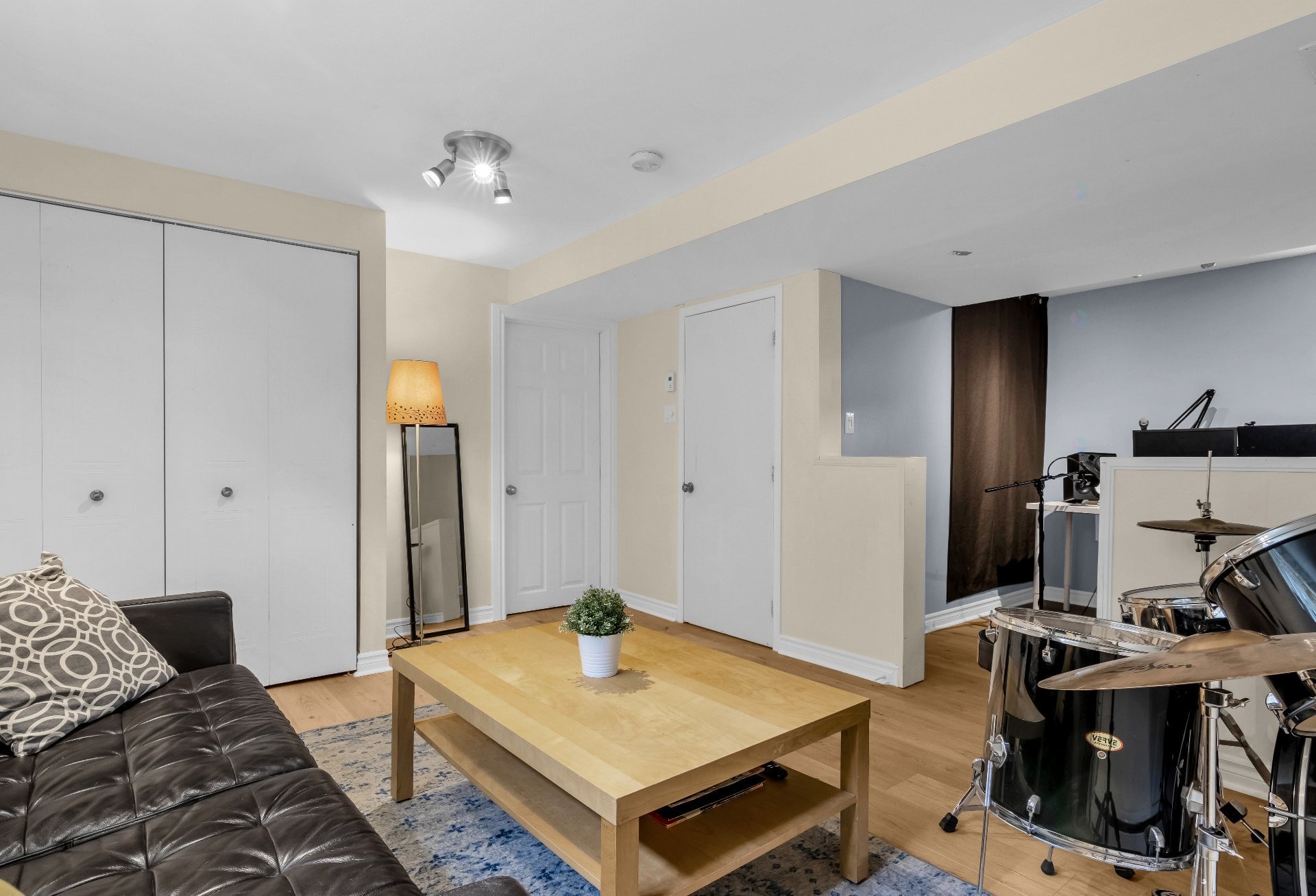 









20


Rue Marie-Marthe-Daoust

,
Notre-Dame-de-l'Île-Perrot,




QC
J7V9Y9

