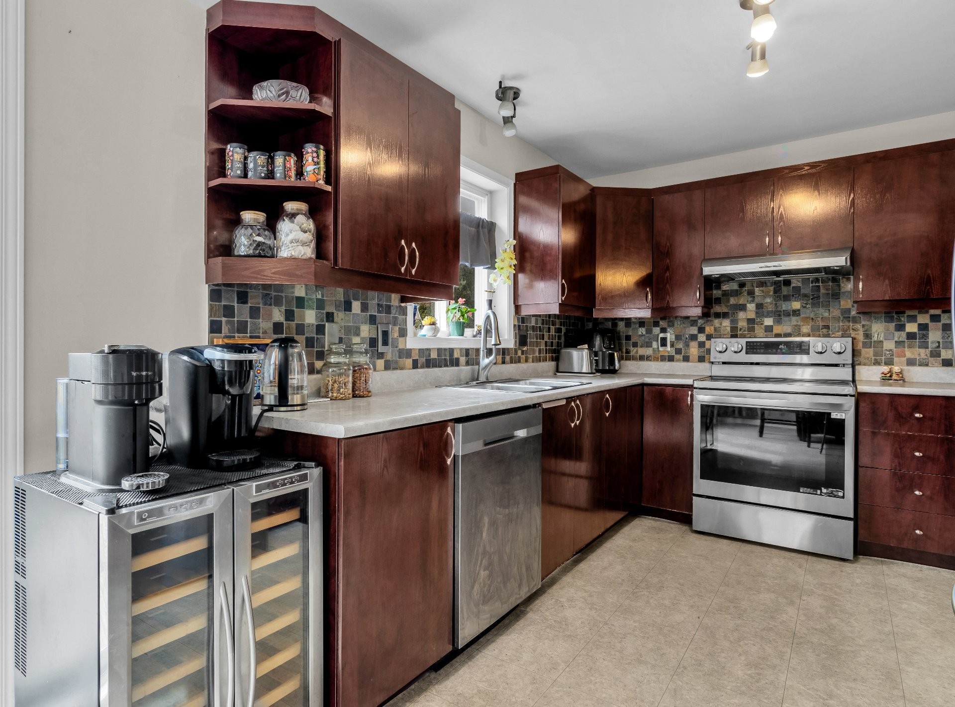 









20


Rue Marie-Marthe-Daoust

,
Notre-Dame-de-l'Île-Perrot,




QC
J7V9Y9

