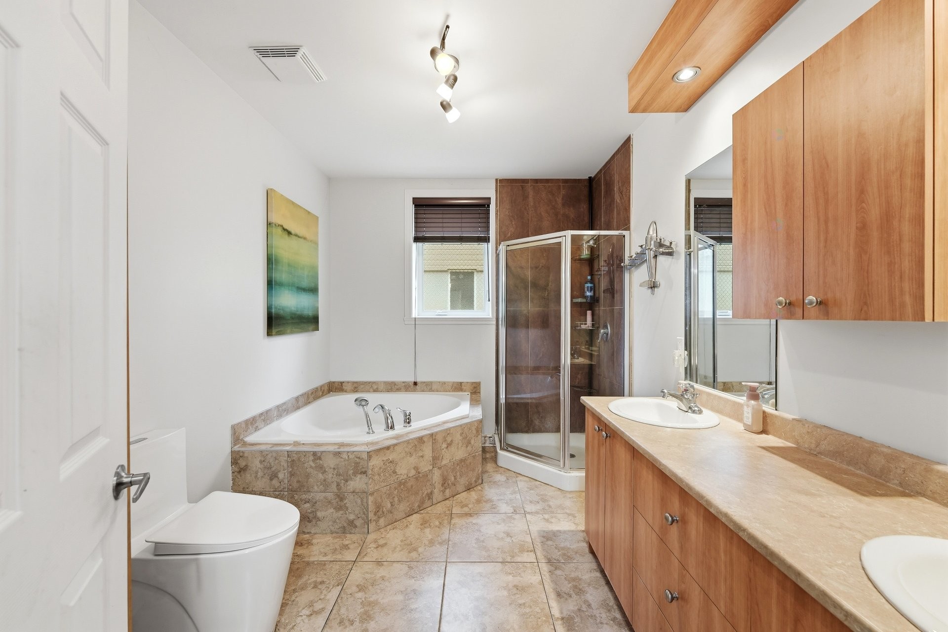 









1231


Rue des Montérégiennes

, A,
Repentigny (Repentigny),




QC
J5Y0H7

