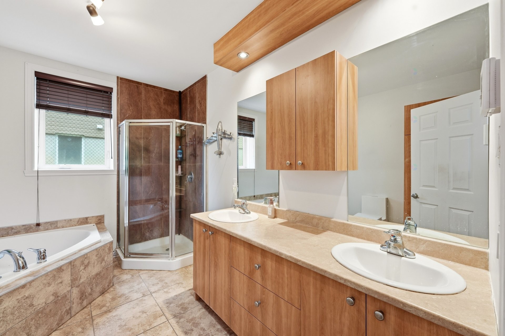









1231


Rue des Montérégiennes

, A,
Repentigny (Repentigny),




QC
J5Y0H7

