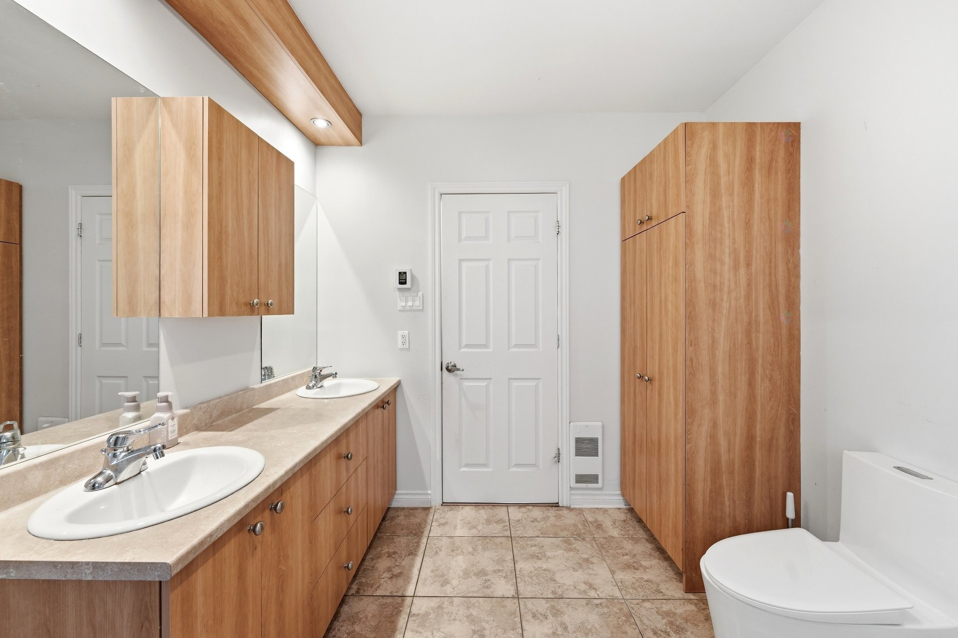 









1231


Rue des Montérégiennes

, A,
Repentigny (Repentigny),




QC
J5Y0H7

