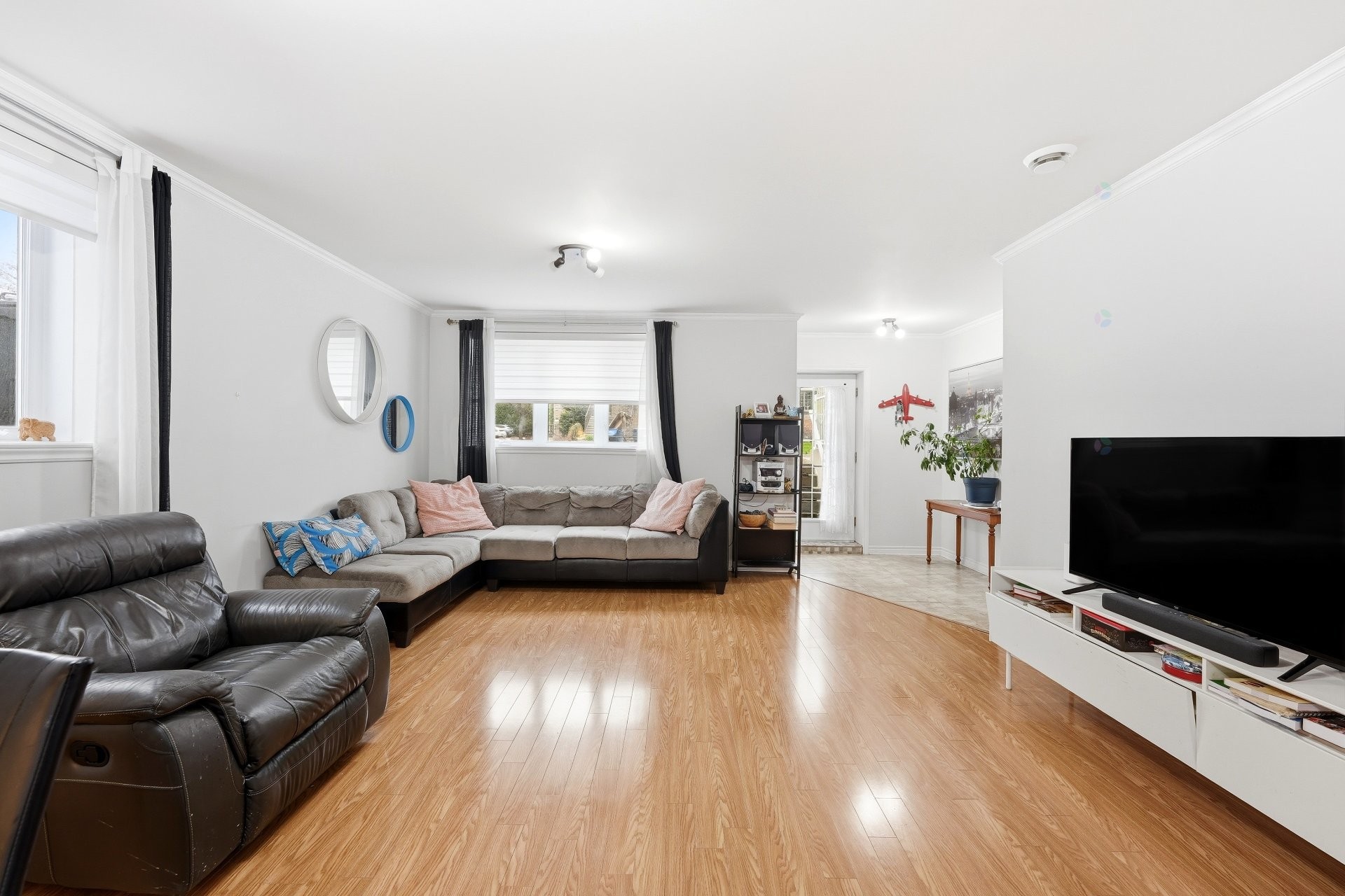 









1231


Rue des Montérégiennes

, A,
Repentigny (Repentigny),




QC
J5Y0H7

