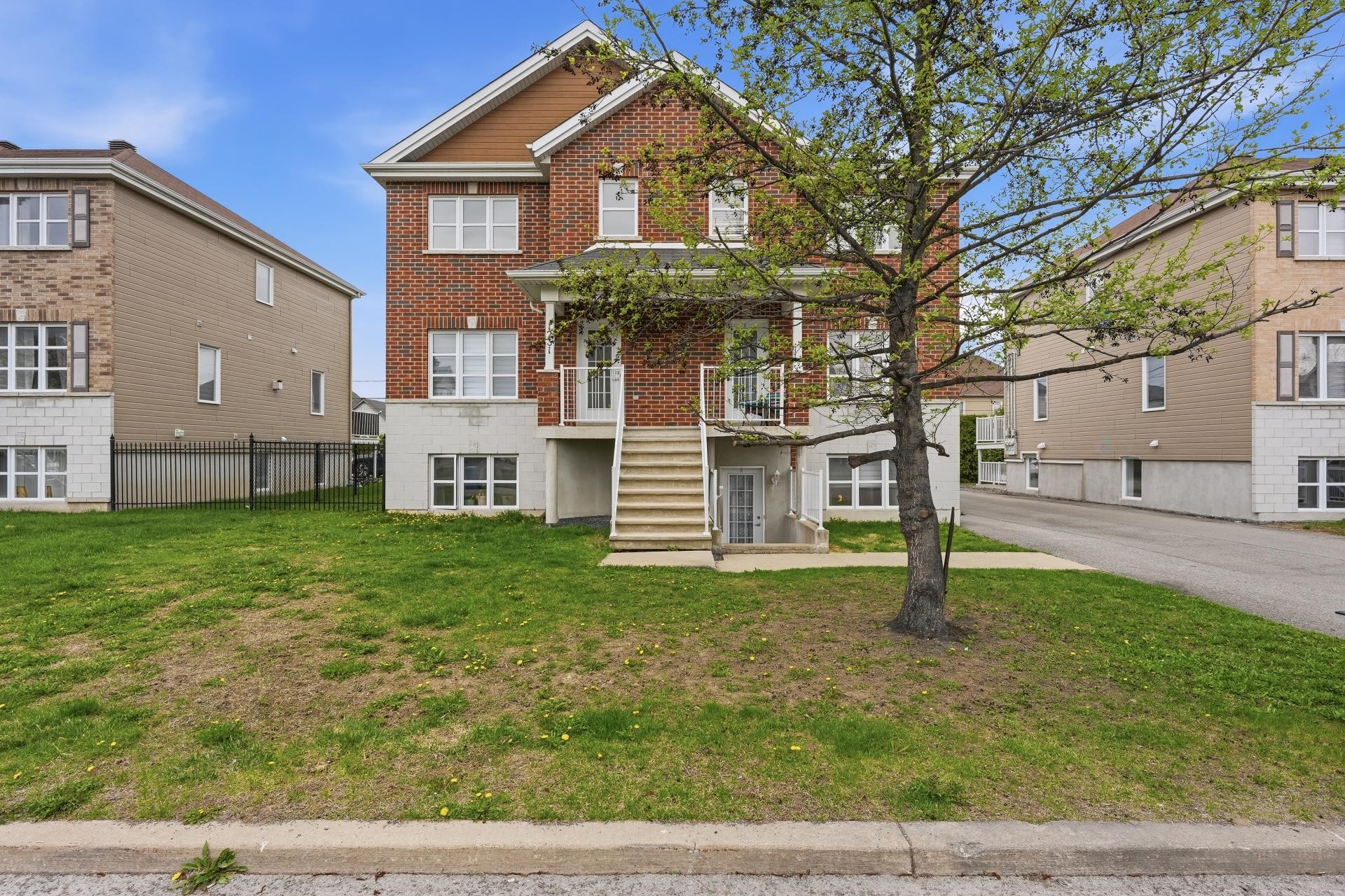 









1231


Rue des Montérégiennes

, A,
Repentigny (Repentigny),




QC
J5Y0H7

