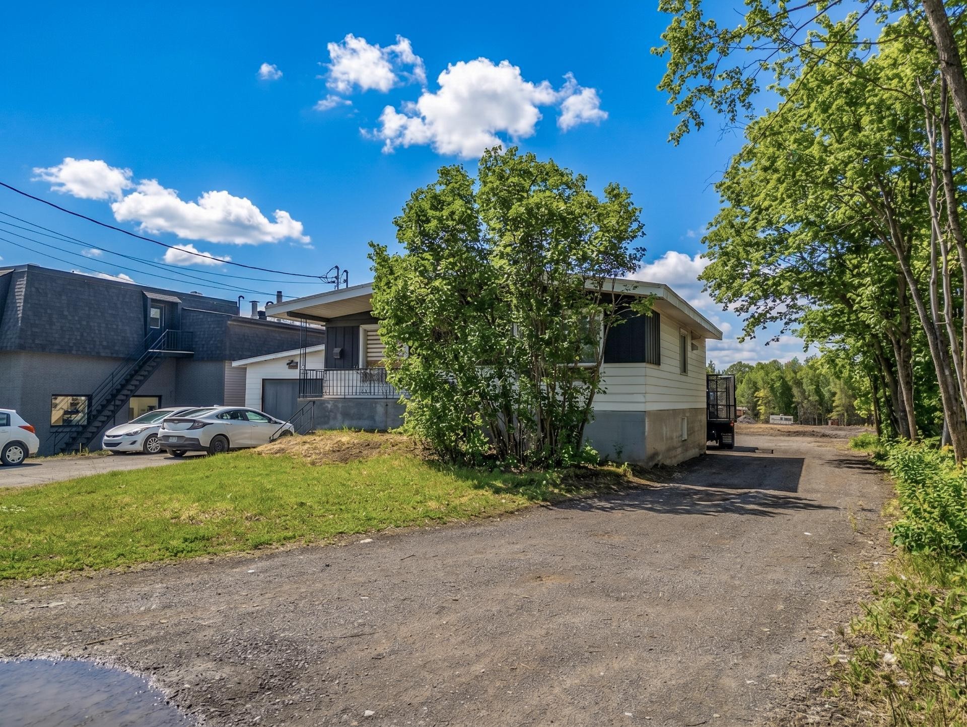 









715


Rue De Martigny O.

,
Saint-Jérôme,







QC
J5L1Z6

