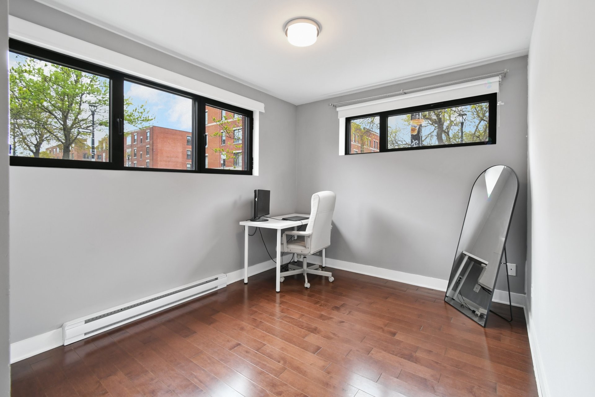 









7627


Rue De Lanaudière

, 001,
Montréal (Villeray/Saint-Michel/Parc-Extension),




QC
H2E1Y5

