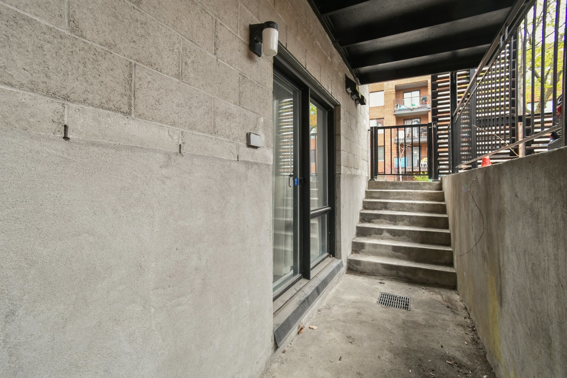









7627


Rue De Lanaudière

, 001,
Montréal (Villeray/Saint-Michel/Parc-Extension),




QC
H2E1Y5

