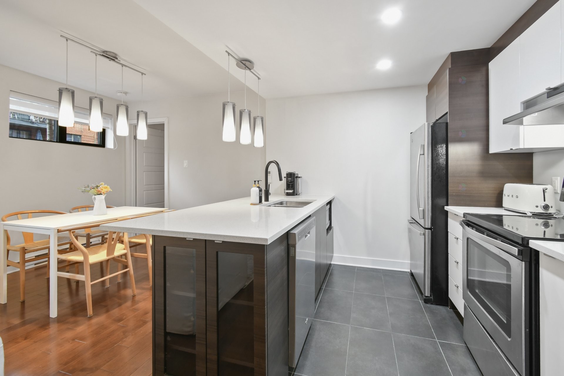 









7627


Rue De Lanaudière

, 001,
Montréal (Villeray/Saint-Michel/Parc-Extension),




QC
H2E1Y5

