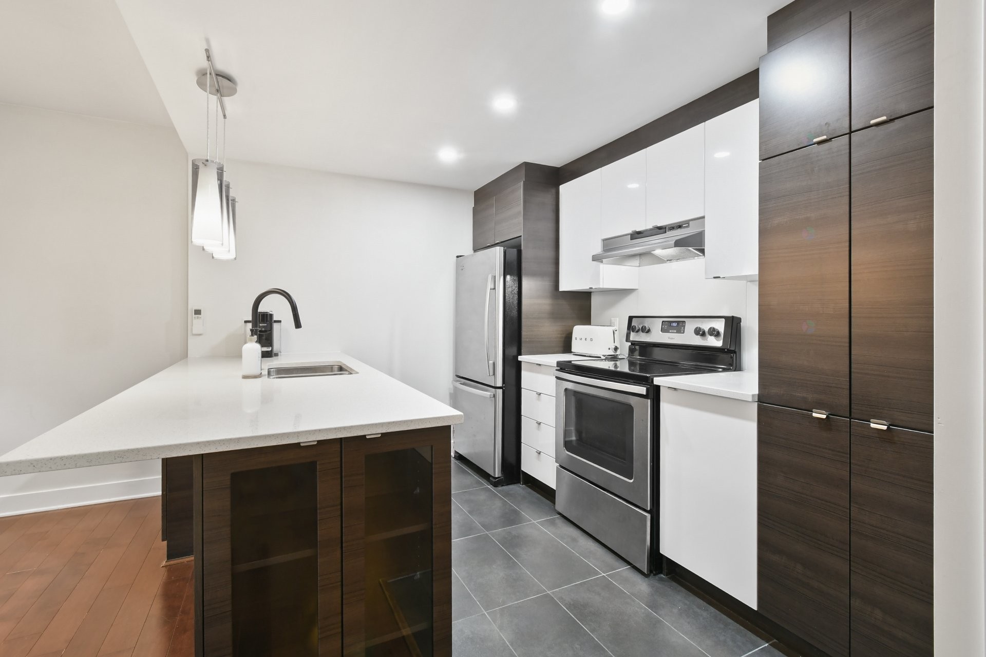 









7627


Rue De Lanaudière

, 001,
Montréal (Villeray/Saint-Michel/Parc-Extension),




QC
H2E1Y5

