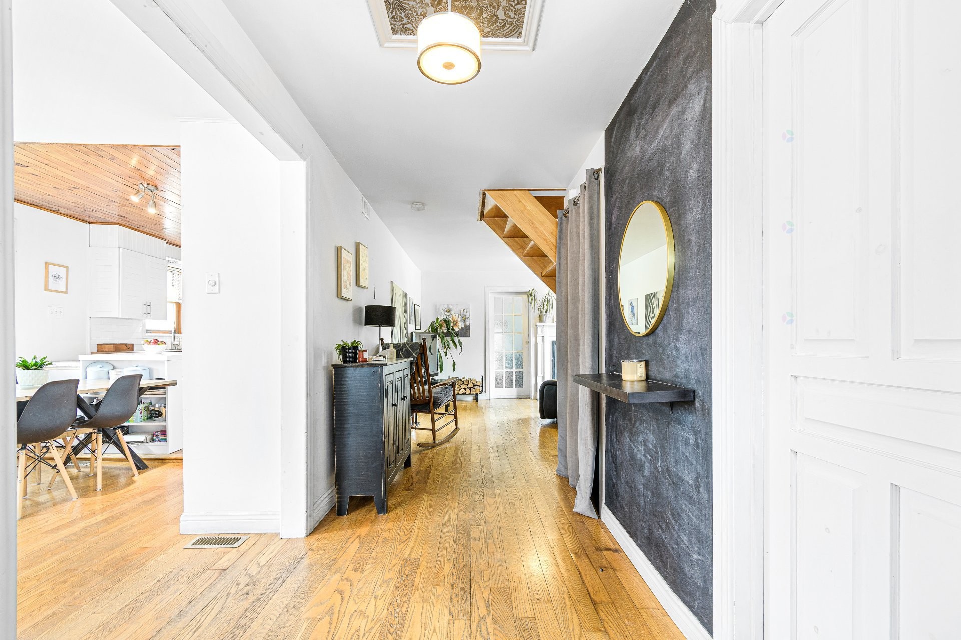 









4


Rue Wales

,
Saint-André-d'Argenteuil,




QC
J0V1X0

