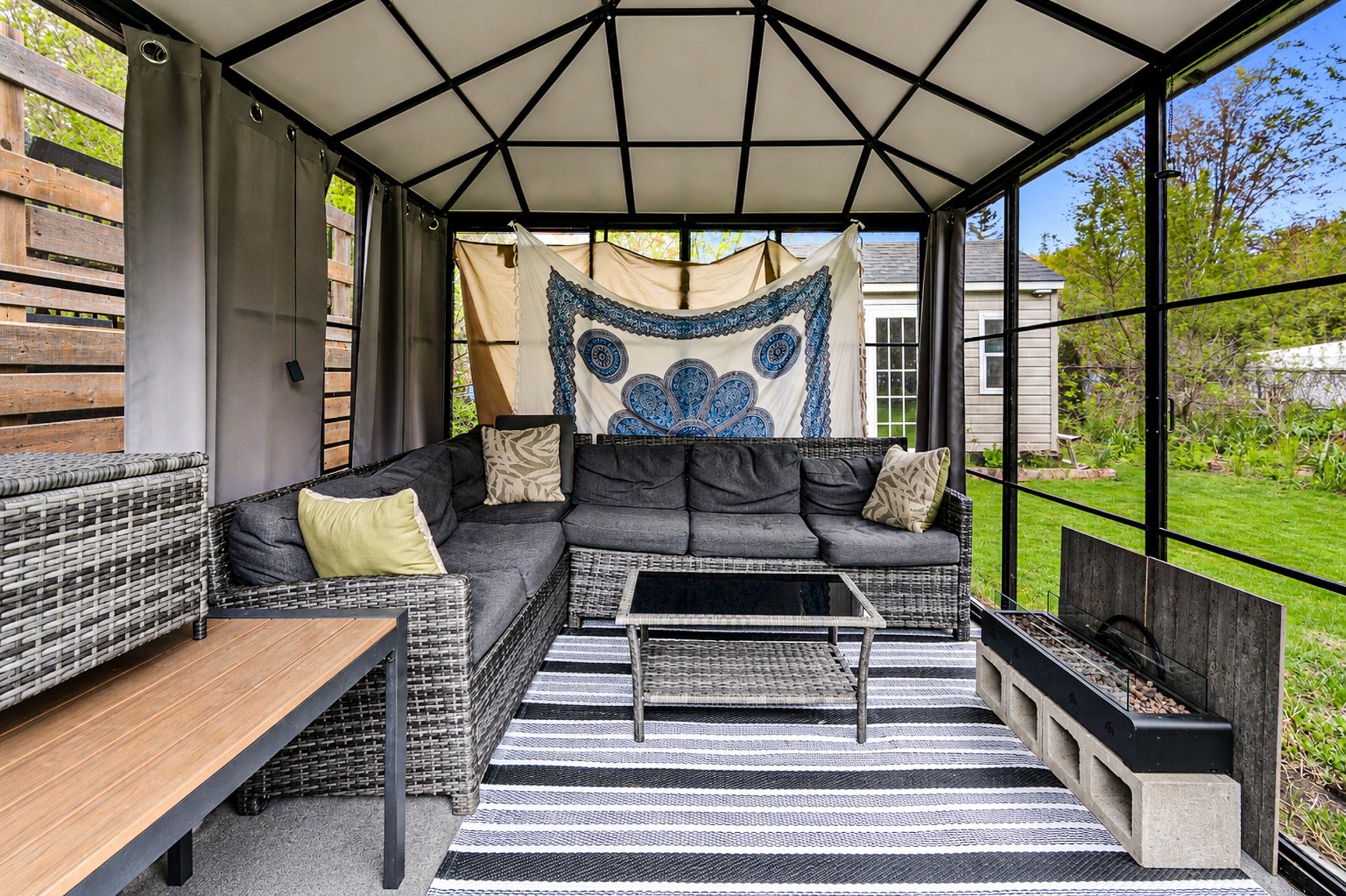 









4


Rue Wales

,
Saint-André-d'Argenteuil,




QC
J0V1X0


