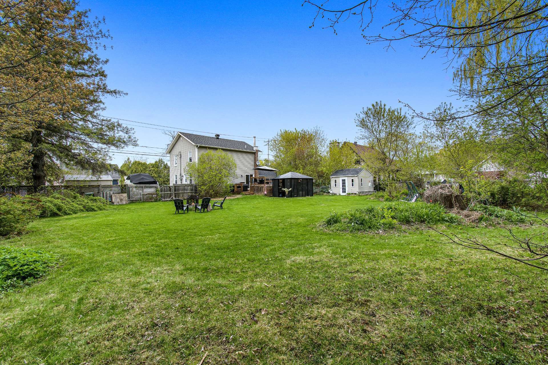 









4


Rue Wales

,
Saint-André-d'Argenteuil,




QC
J0V1X0

