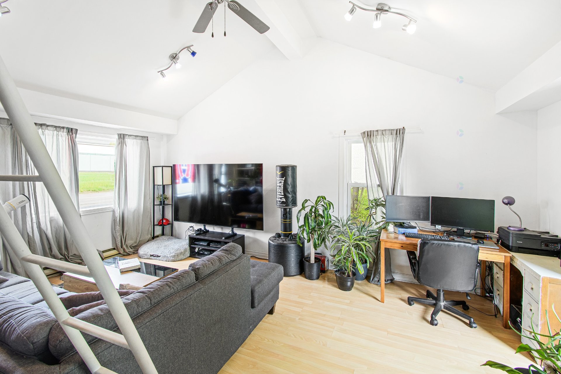 









4


Rue Wales

,
Saint-André-d'Argenteuil,




QC
J0V1X0

