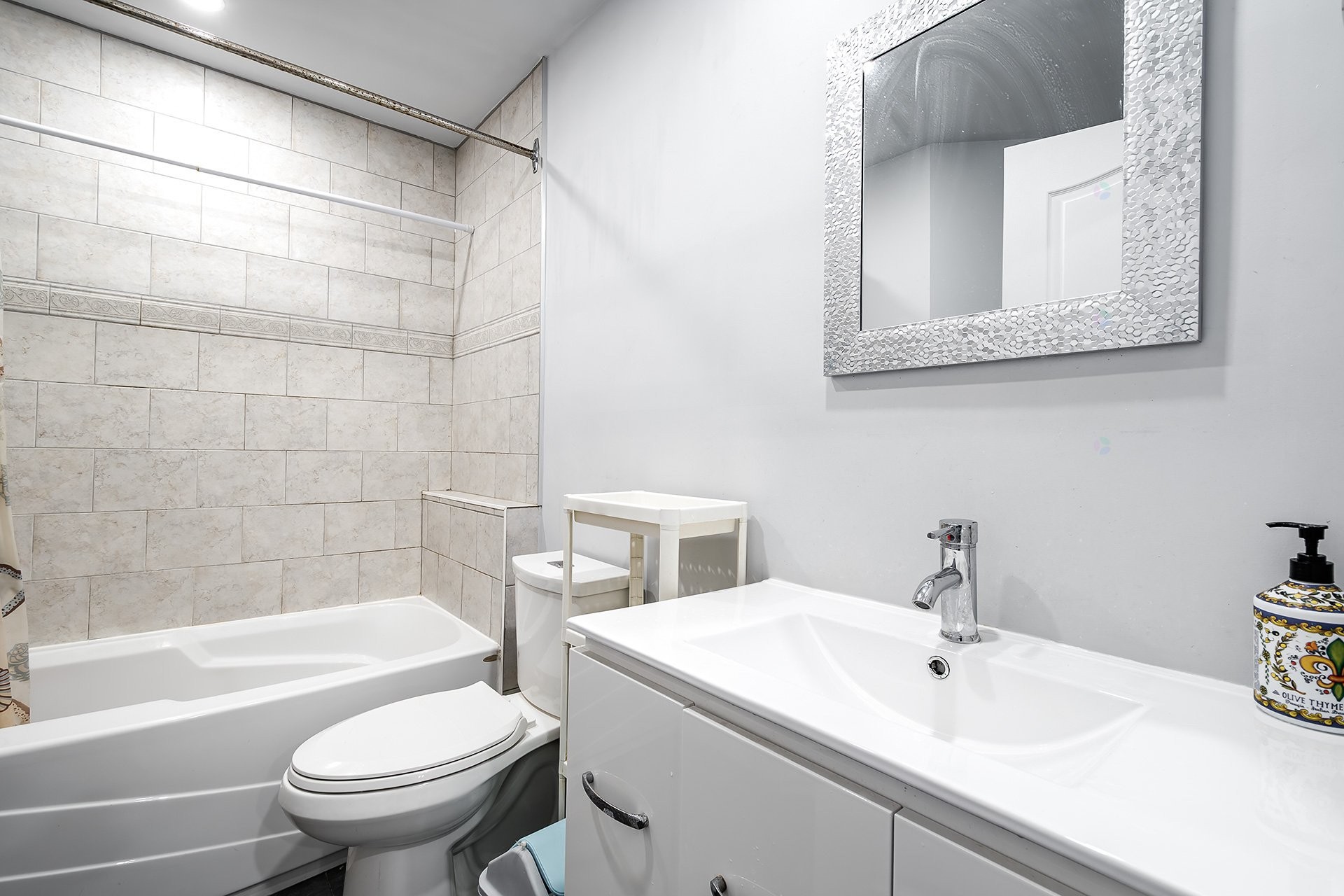 









995


Rue Jules-Poitras

, 610,
Montréal (Saint-Laurent),




QC
H4N3M2

