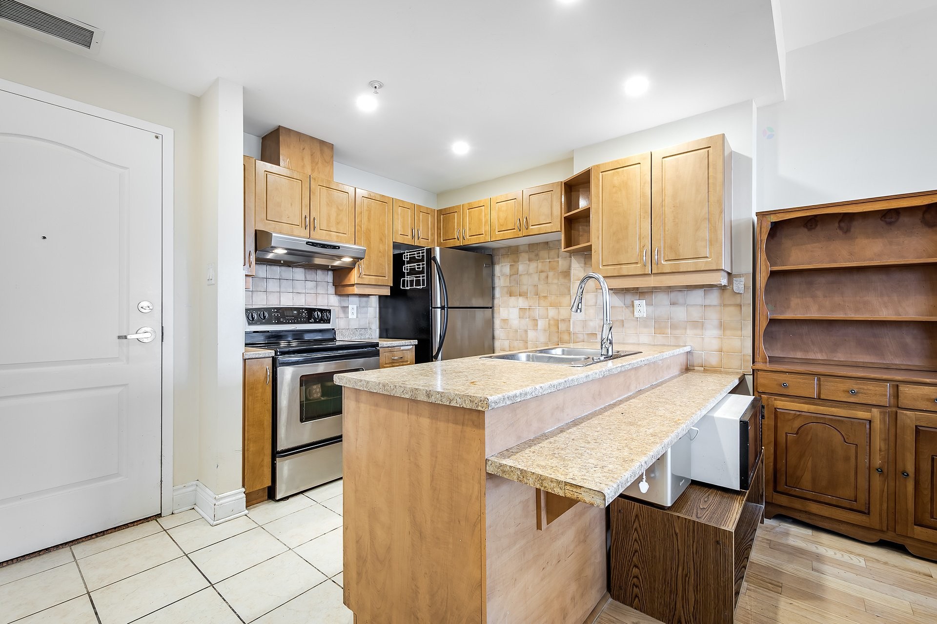 









995


Rue Jules-Poitras

, 610,
Montréal (Saint-Laurent),




QC
H4N3M2

