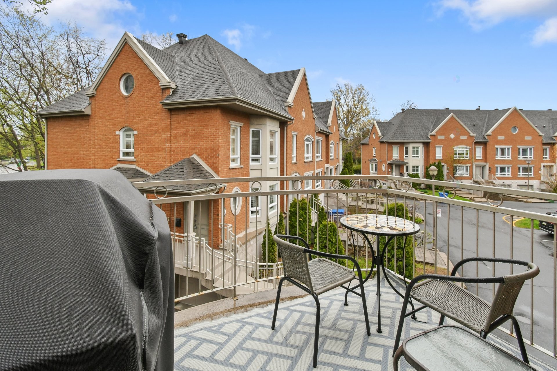 









40


Place le Marronnier

,
Saint-Lambert,




QC
J4S1Z7

