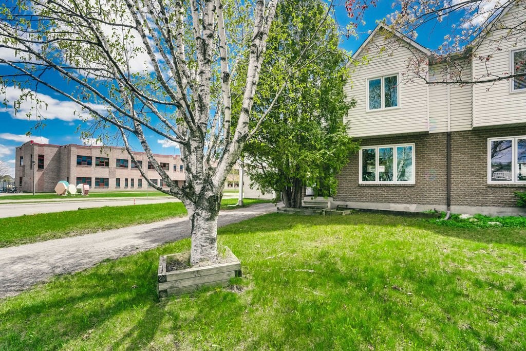 









494


Rue A.-Gibeault

,
Gatineau (Gatineau),




QC
J8R2S2

