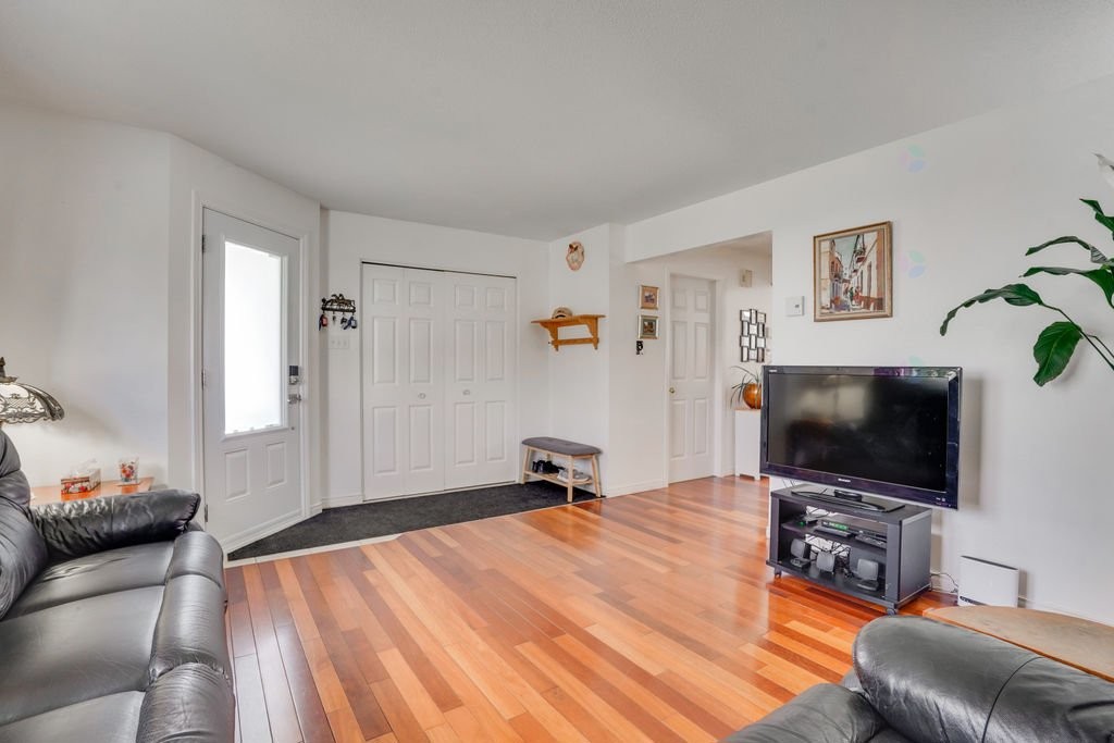 









494


Rue A.-Gibeault

,
Gatineau (Gatineau),




QC
J8R2S2

