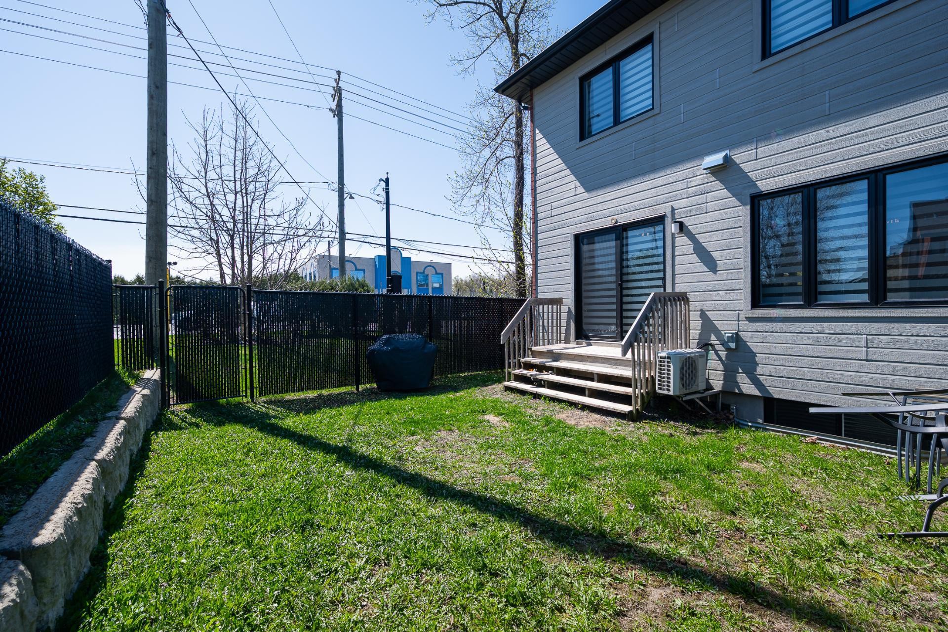 









4573Z


Boul. Dagenais O.

, A,
Laval (Fabreville),




QC
H7R0G8

