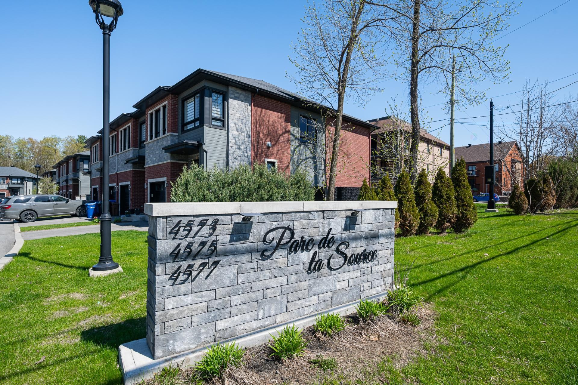 









4573Z


Boul. Dagenais O.

, A,
Laval (Fabreville),




QC
H7R0G8

