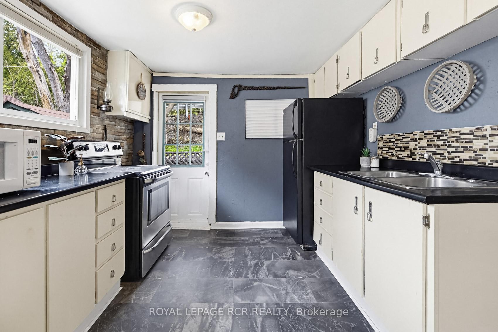 









13


Old Pavilion

Road,
Caledon,




ON
L7C 3J8

