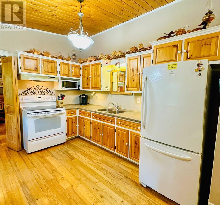 












544 Ketchankookem Trail

,
Mindemoya, Manitoulin Island,




Ontario
P0P1S0

