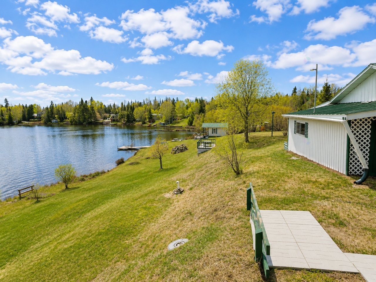 









624


Ch. du Lac-Cameron

,
Saint-Eugène-de-Guigues,




QC
J0Z3B0

