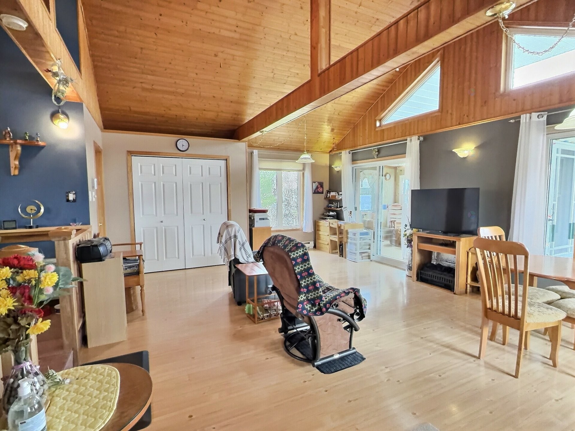 









624


Ch. du Lac-Cameron

,
Saint-Eugène-de-Guigues,




QC
J0Z3B0

