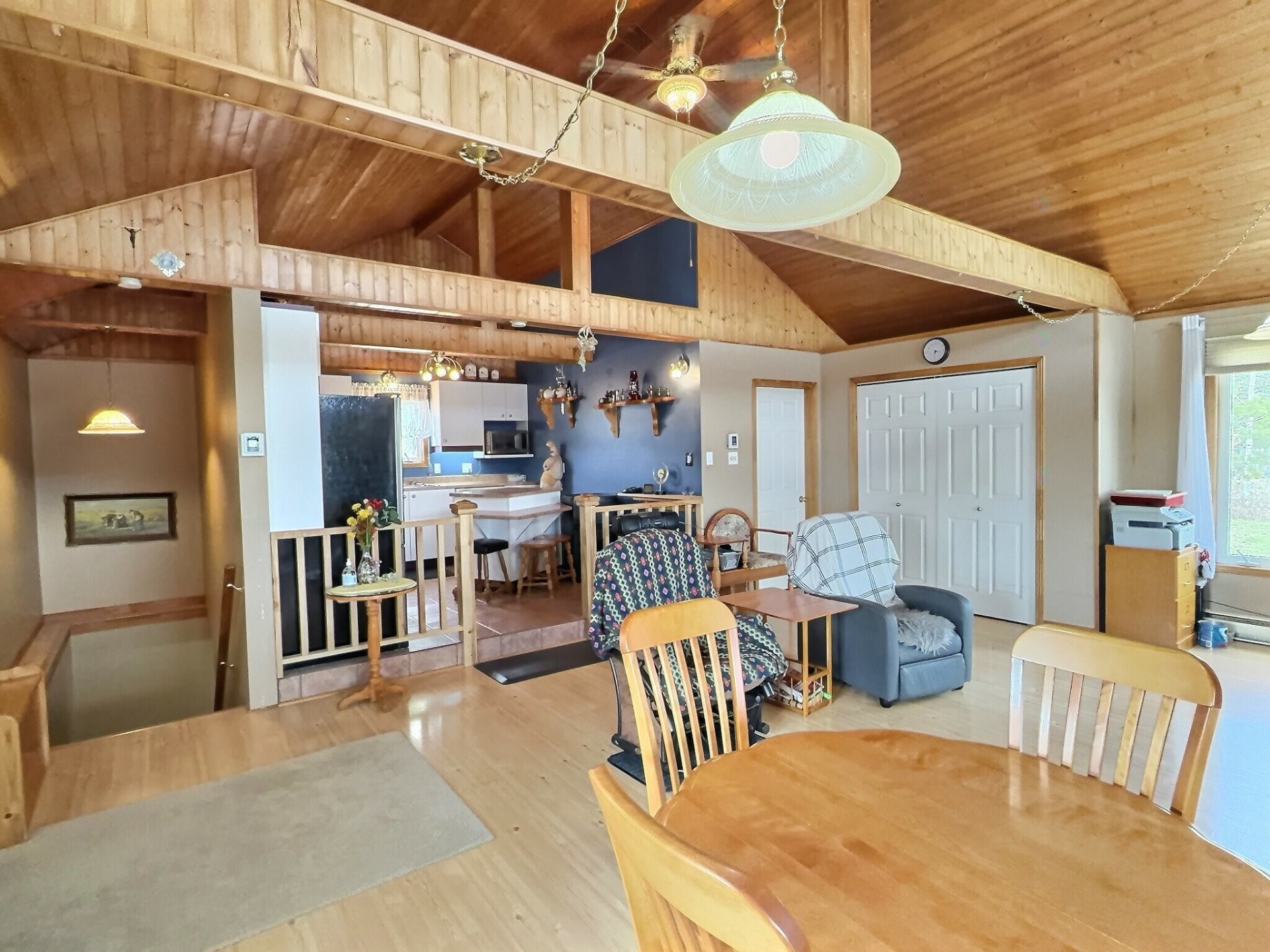 









624


Ch. du Lac-Cameron

,
Saint-Eugène-de-Guigues,




QC
J0Z3B0

