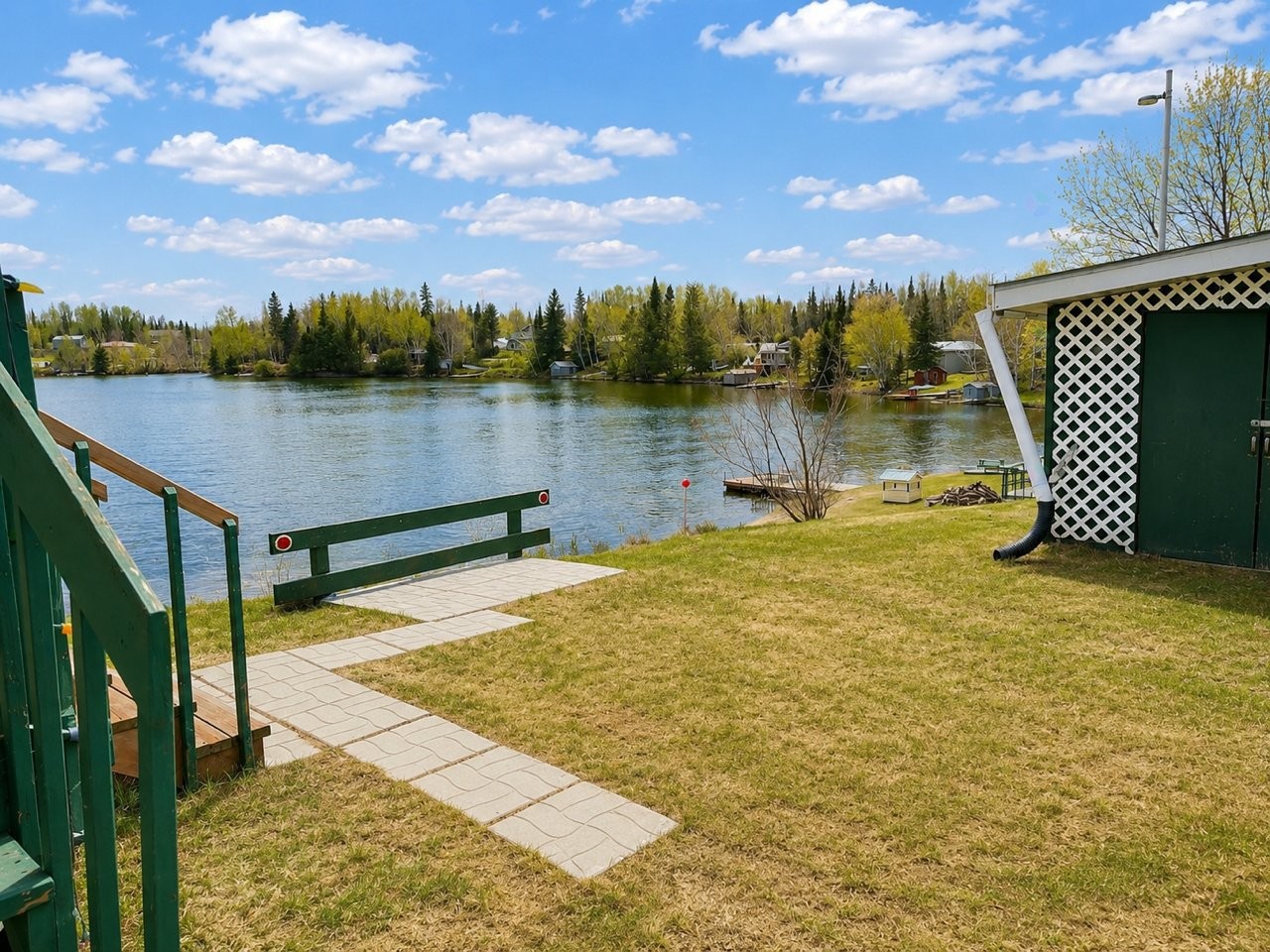 









624


Ch. du Lac-Cameron

,
Saint-Eugène-de-Guigues,




QC
J0Z3B0

