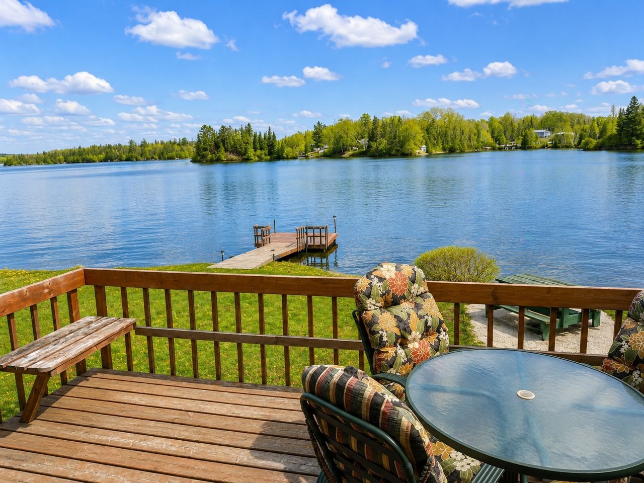 









624


Ch. du Lac-Cameron

,
Saint-Eugène-de-Guigues,




QC
J0Z3B0


